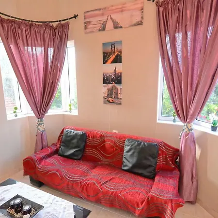 Hétvégi ház Luxurious House Kíszamosz